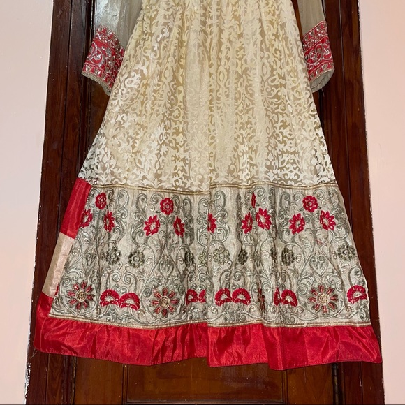 Beige and red Indian dress ❤️🥻 - Picture 4 of 5